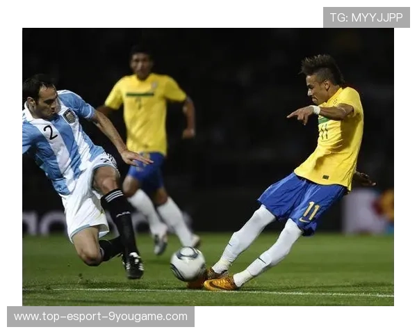 内马尔挑球突破并送出直线传递，巴西锋线获得绝佳点位